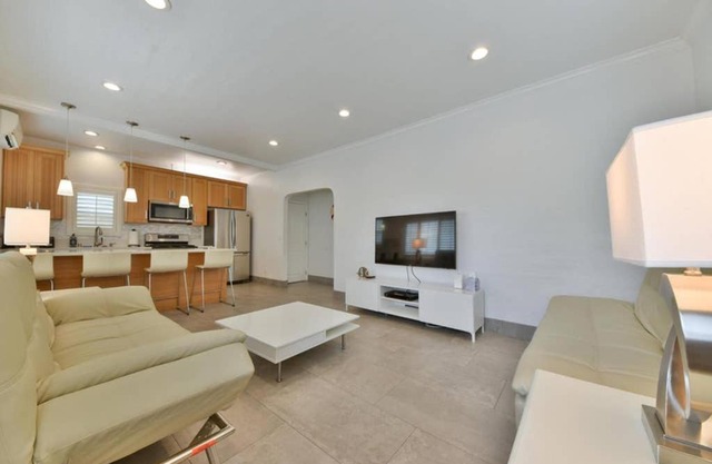 1000#1 Contemporary Home w/Parking, Grill, & AC!