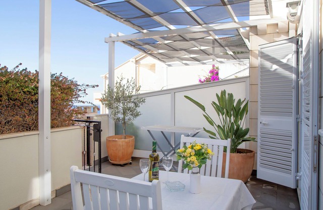 55 & 54 Stairs Apartments