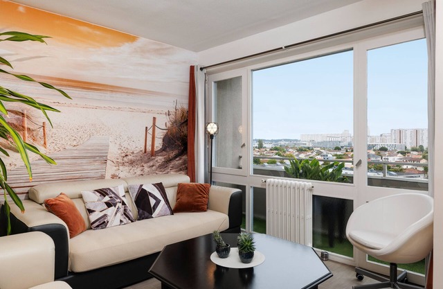 Air-conditioned T4 Apartment with Tennis – Comfort, Garden and Leisure in Le Bouscat