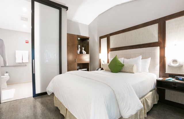 Almond Tree Inn Hotel - Adults Only