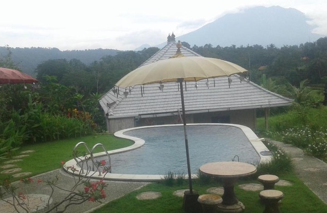 Amrita villa sidemen