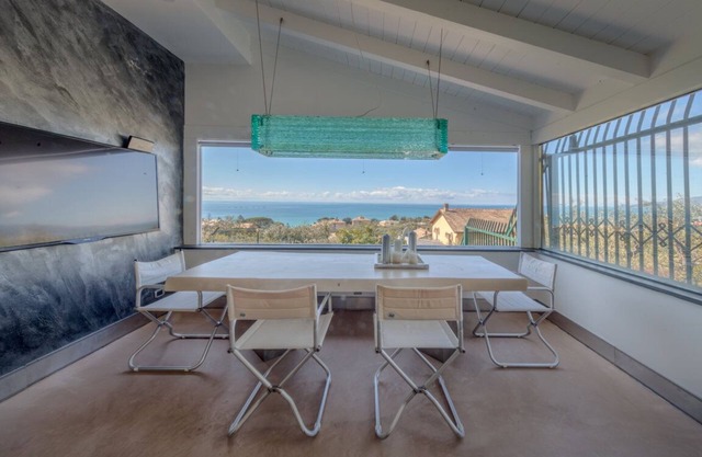 Apartment Casa Lorenzo with Sea View, Shared Garden, Air Conditioning and Wi-Fi