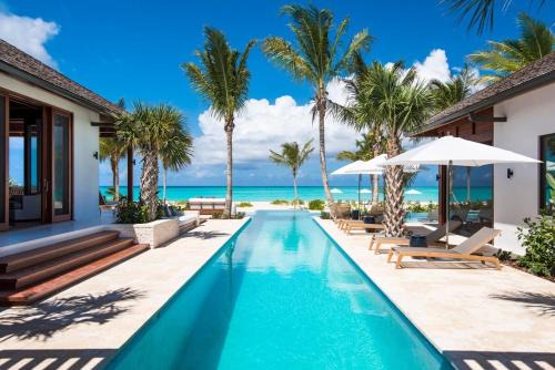 Beautifully Caribbean villa with captivating beach and clear blue waters