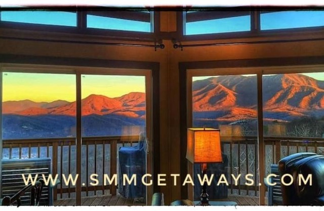 BEST VIEWS OF DOWNTOWN LIGHTS ANAKEESTA MT LECONTE TRAM SKY BRIDGE SKI HOT TUB