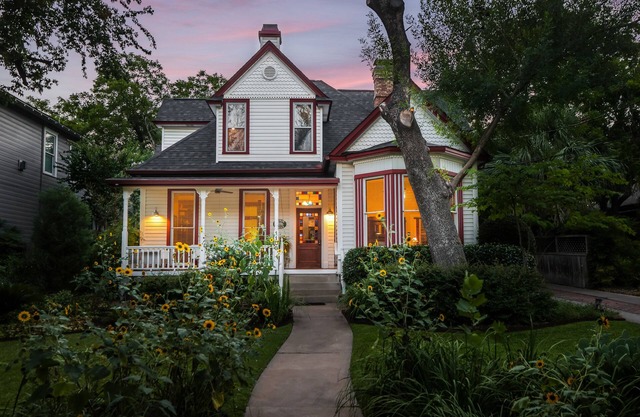 Brava House Bed and Breakfast