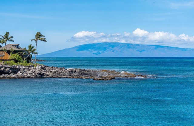 Breathtaking 1 Bed True Oceanfront Retreat Maui
