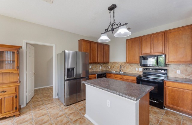 Colony Suite - Round Rock