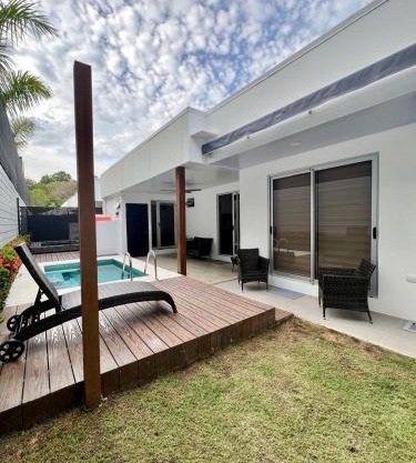 Entire home with Private Pool - Coralita in Jaco, gated community, walking distance to Jaco Beach