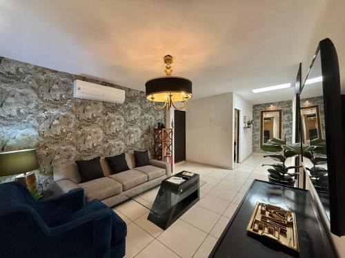 Escala HMO a700 mts del Consulado americano