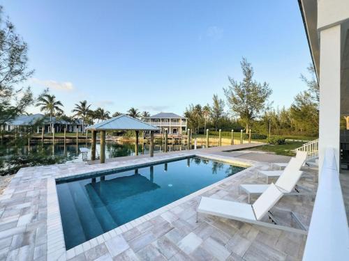 Escape to Paradise In West End Old Bahama Bay