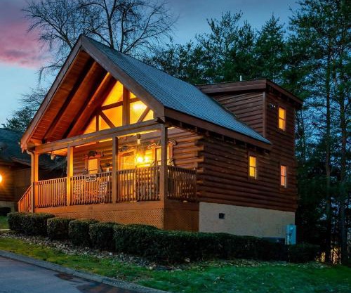 Escape to the Smokies- Pool, hot tub, cozy cabin, Pigeon Forge