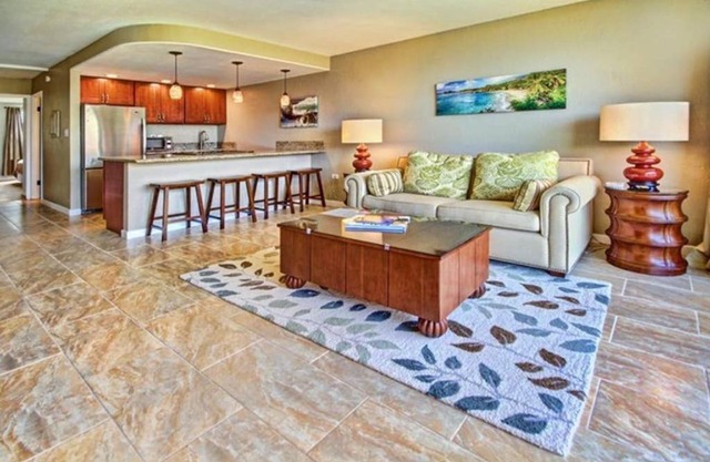 Gorgeous Condo Walking Distance to Napili Bay