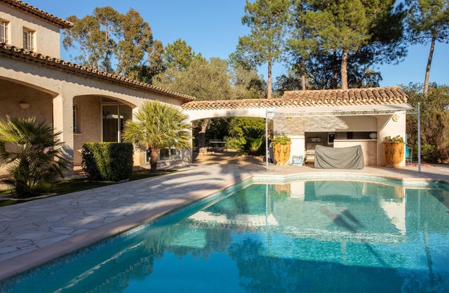 Holiday Apartment "Clos Saint Jean" with Pool, Private Terrace & Wi-Fi