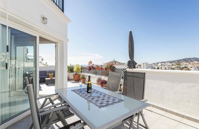 Homely apartment, 2 big terraces, stunning views and pool