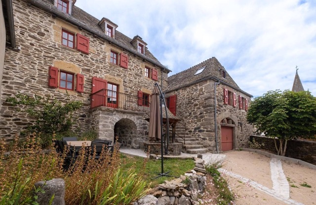 House and barn complex