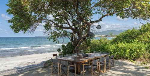 Kupuri Beachfront Villa-3