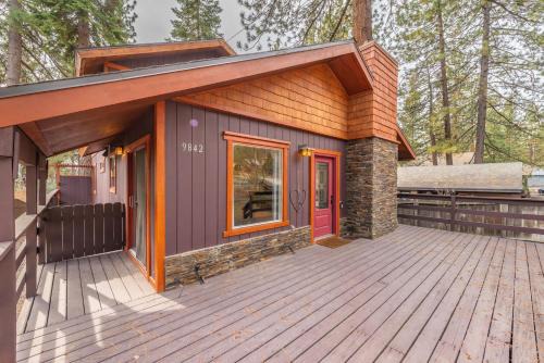 Lakeside Serenity Retreat