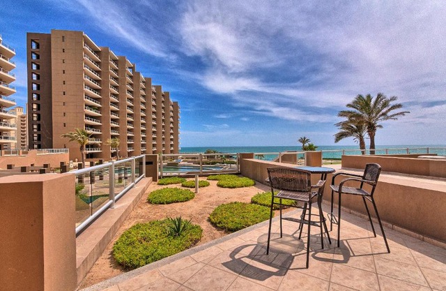 Las Palomas 2BR GROUND FLOOR Huge Patio/Closest to Lazy River/Steps to Beach