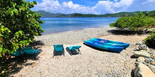 Long Bay Beach Villa - Beachfront Luxury Villa w Private Pool, Solar & Battery Backup