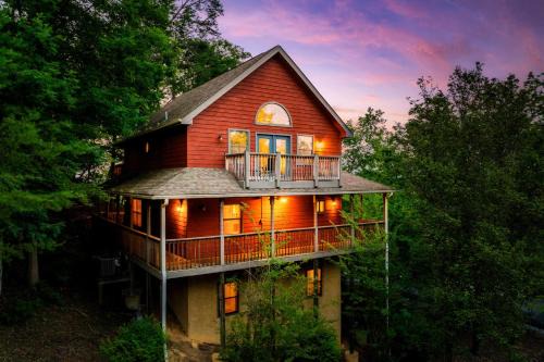 Luxe & Charming Gem near Dollywood - Hot Tub & View