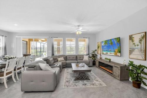 Luxury 6 Bed Private Pool Home In Solterra Resort home