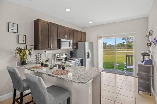 Luxury and tranquility, In the Heart of Poinciana, just 30 min from Disney!