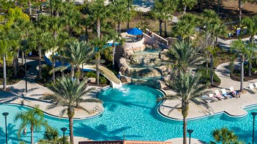 Luxury Family Villa 4 BR & Pool & BBQ at Solterra Resort