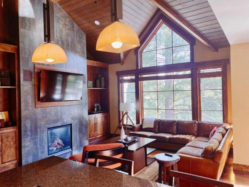 Luxury Northstar Home| hot tub| walk to ski lifts