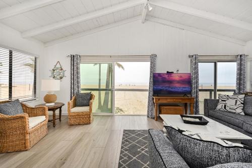 Multi Level Oceanfront Home With Oceanviews and Private Patio on the Boardwalk