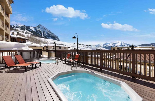 Near Mt. Crested Butte + Skiing. Dining. Spa.