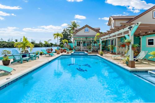 NEW LUXE Caribbean Cottage in THE BAHAMAS with Canal Access!