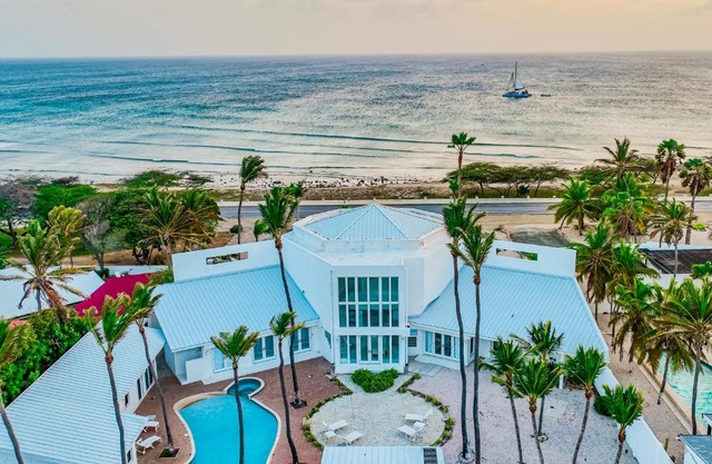 Ocean front 8-Bedroom 7-Bath Sunset views MALMOK!