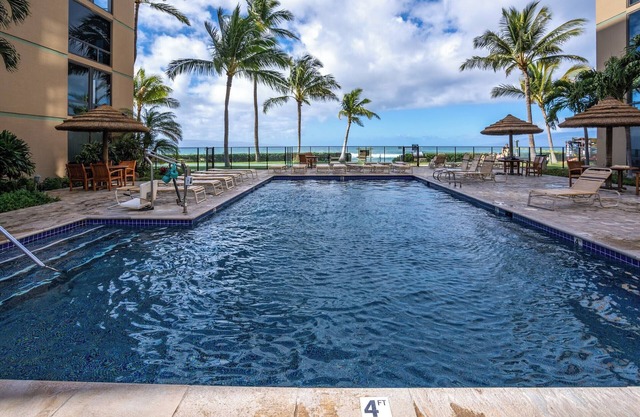 Oceanfront Kaanapali Studio Vistas