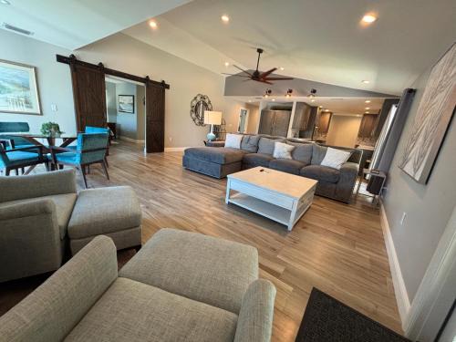 Octopus Perfect Location On Pond 3 Mile To Gulf Beach