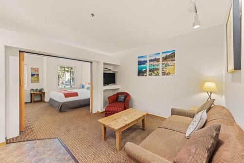 Palisades Tahoe Lodge Rentals Studio #144