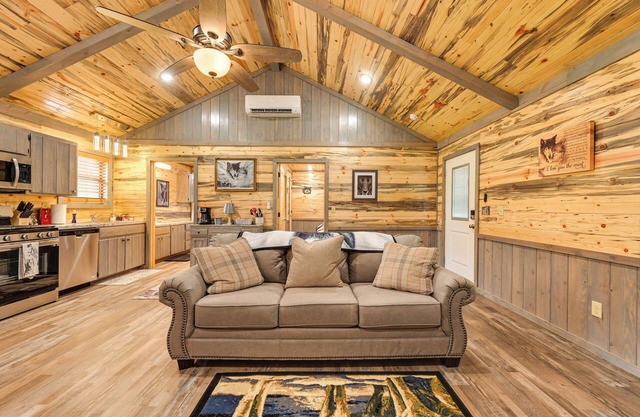 Pet-friendly Broken Bow Cabin Near Lukfata Creek!