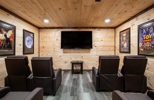 Pine Cove Cabin - Hot Tub, Game Room, Theater Room