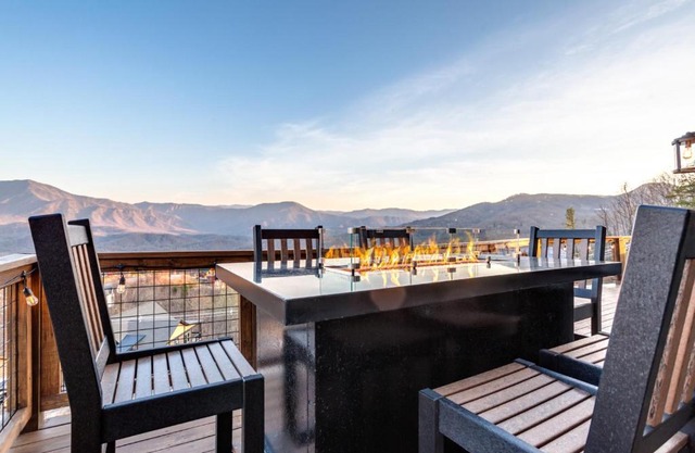 Piney Estate Hot Tub Game Theater Room