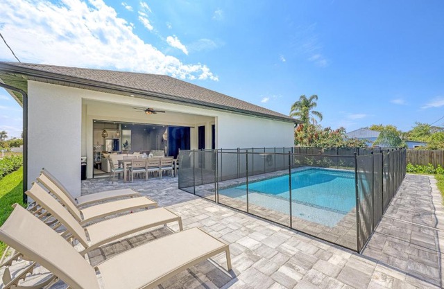 Priv pool & near beach