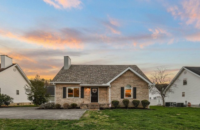 Rotties' 2 Bedroom Home by RedAwning