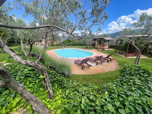 Spoleto Tranquilita sleeps 16 with Wifi Pool Yoga Studio Gardens and Views