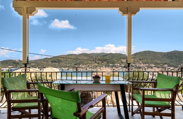 Studio 'Veronis 1' with Sea View, Shared Pool & Wi-Fi