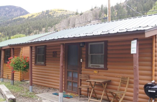 The Lily Cabin with Mountain Views