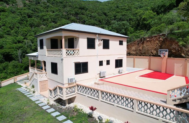 The Pearl - Spacious Air Conditioned 3BD, 2BTH Villa with Gorgeous Views