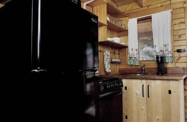 The Primrose Cabin with Mountain Views