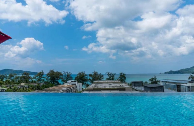 TheCharmResort芭东海滩复式海景双露台行政套房Patong duplex sea view double terrace executive suite