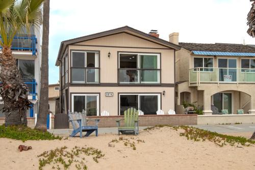 Updated Home on the Boardwalk with Private Rear Unit