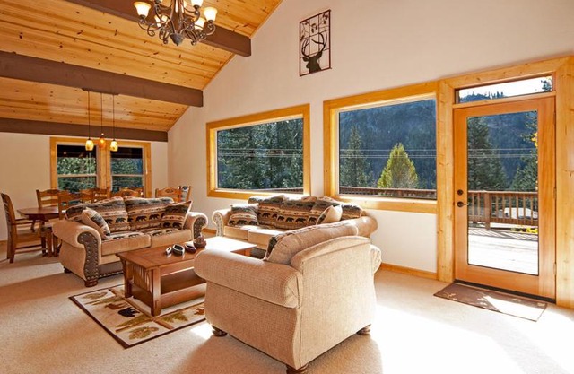 Valley View at Palisades -4 BR w Mountain Views, Pet-Friendly, and Close to Village