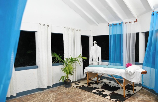 Villa Serenity, Water View Suite, Sleeps 3 w/Pool