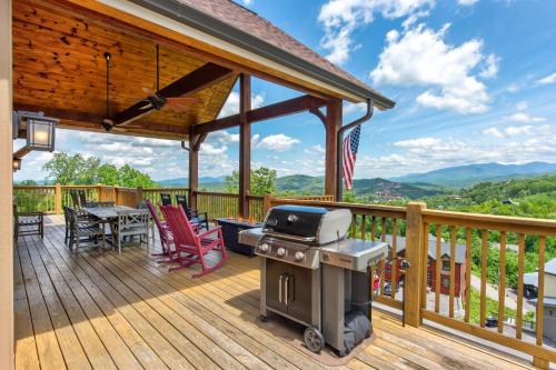 Villa Tavia by Stony Brook Cabins